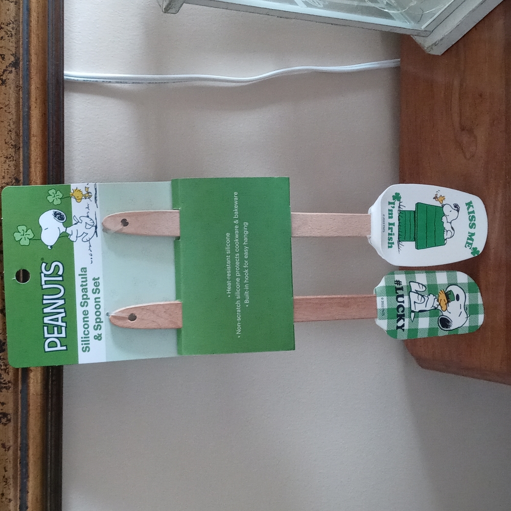Snoopy spatulas